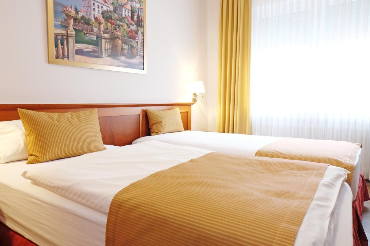 Hotel Mennicken Wurselen Ngoại thất bức ảnh