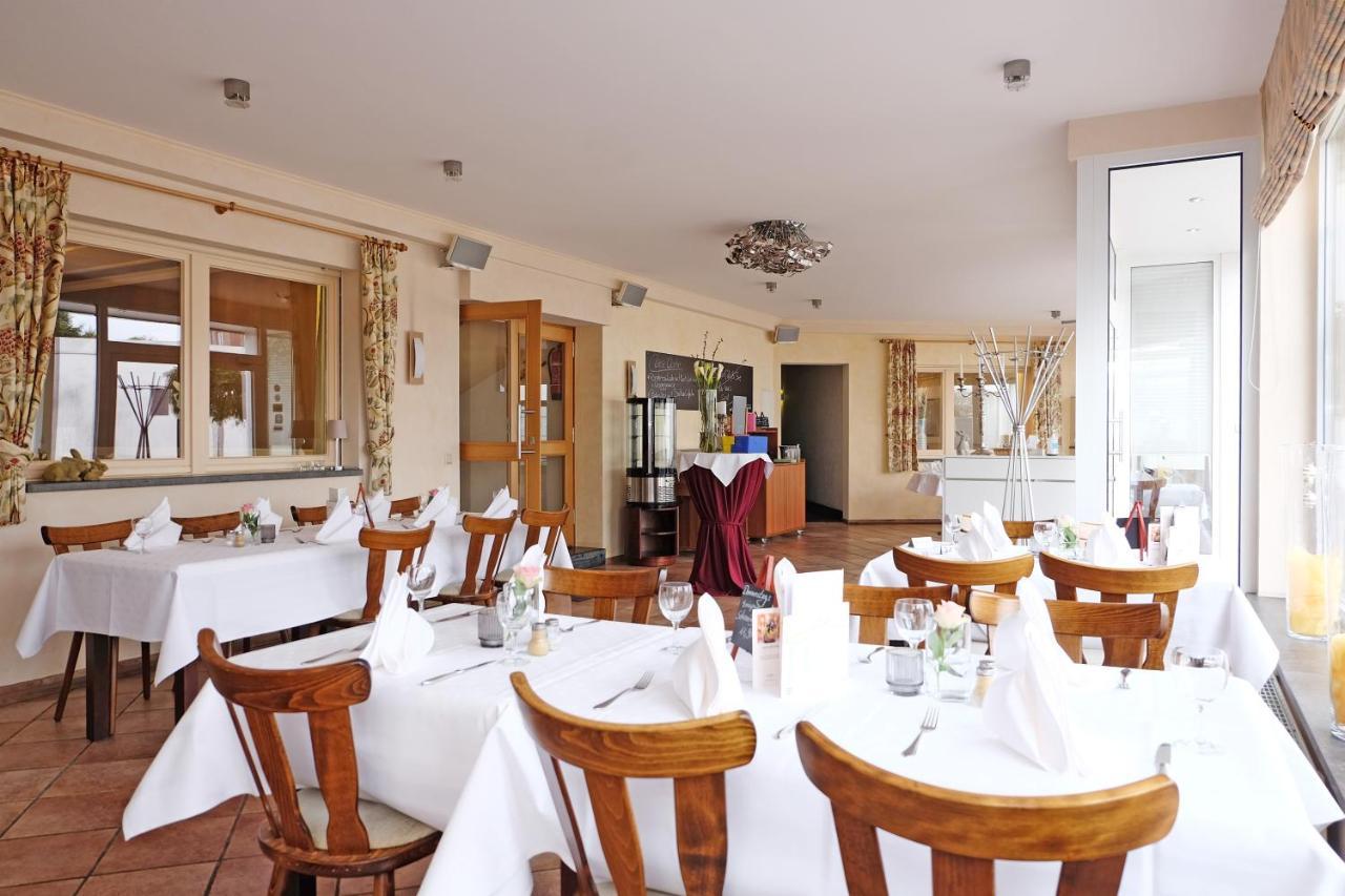 Hotel Mennicken Wurselen Ngoại thất bức ảnh