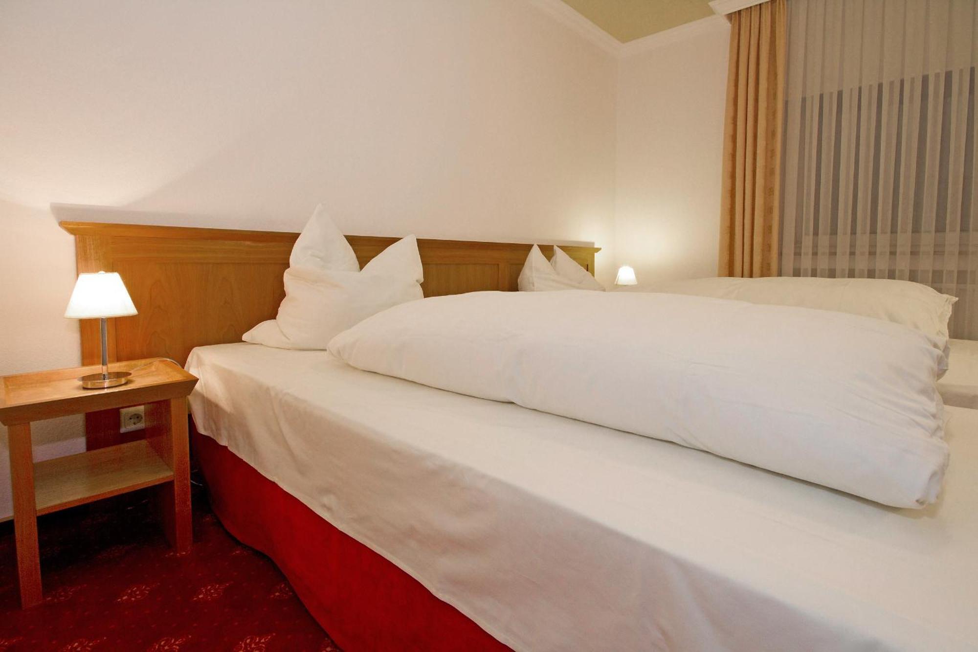 Hotel Mennicken Wurselen Ngoại thất bức ảnh